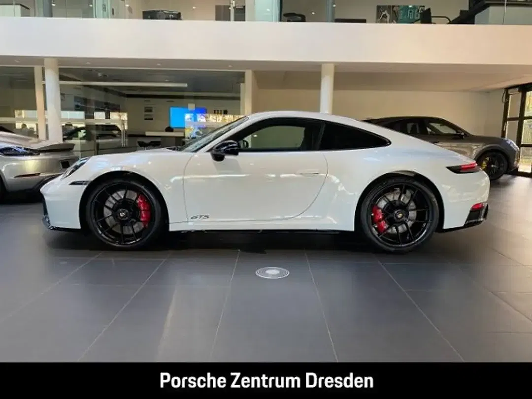 Porsche 992 - Thumbnail 2