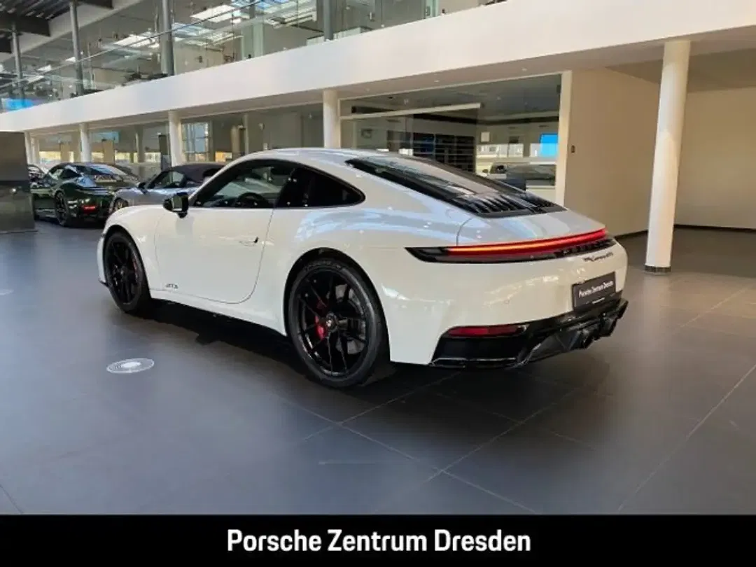 Porsche 992 - Thumbnail 3