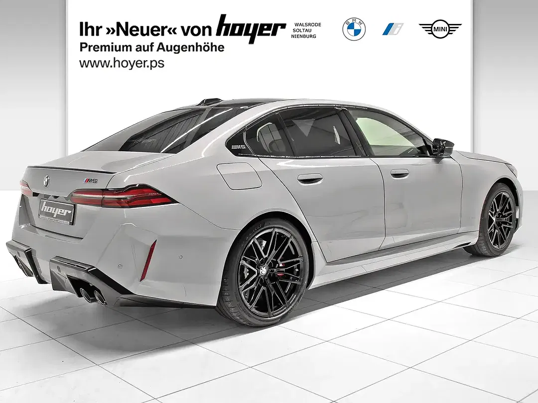 BMW M5 - Thumbnail 2