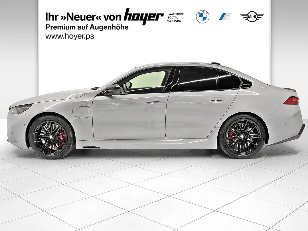 BMW M5 - Thumbnail 3