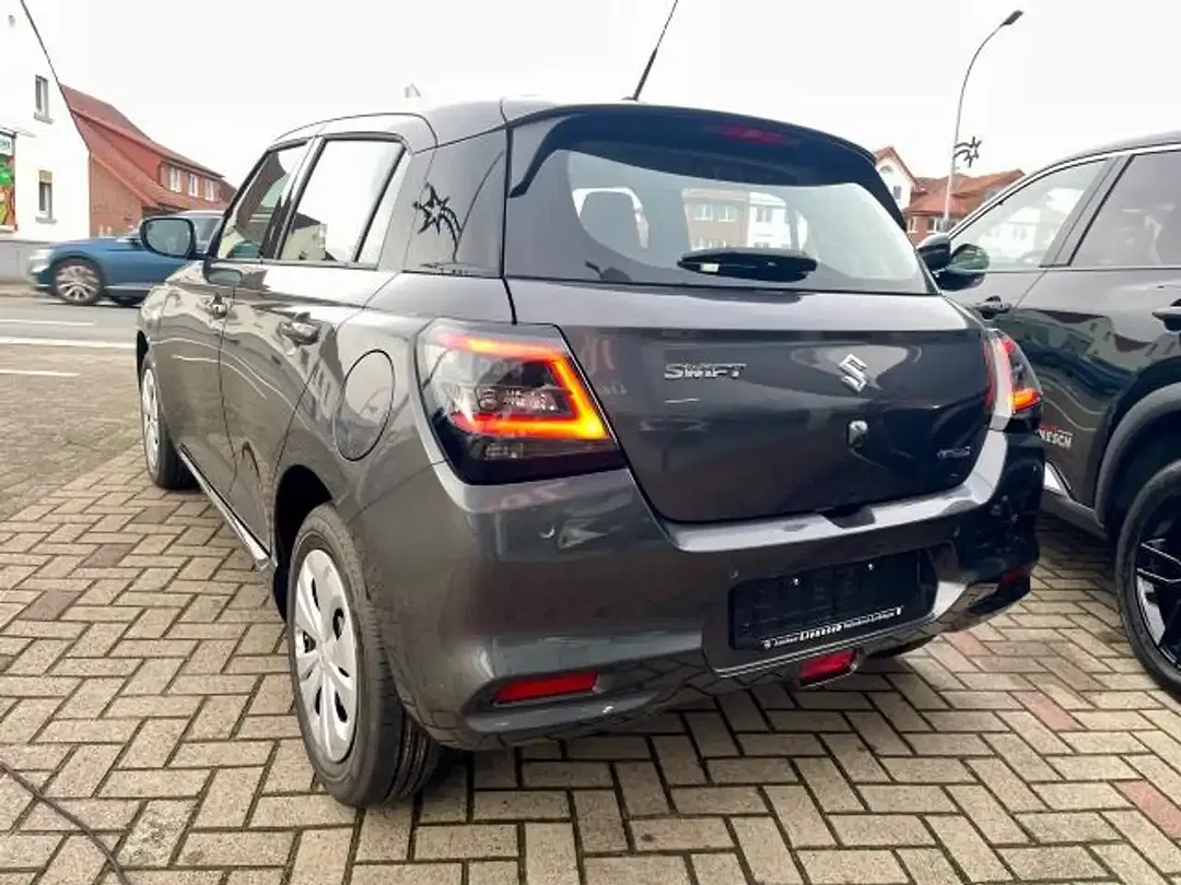 Suzuki Swift - Thumbnail 11