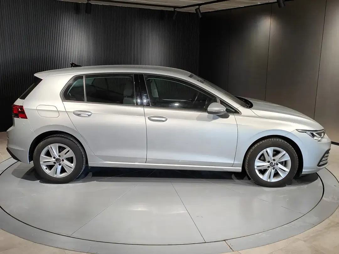 Volkswagen Golf - Thumbnail 2