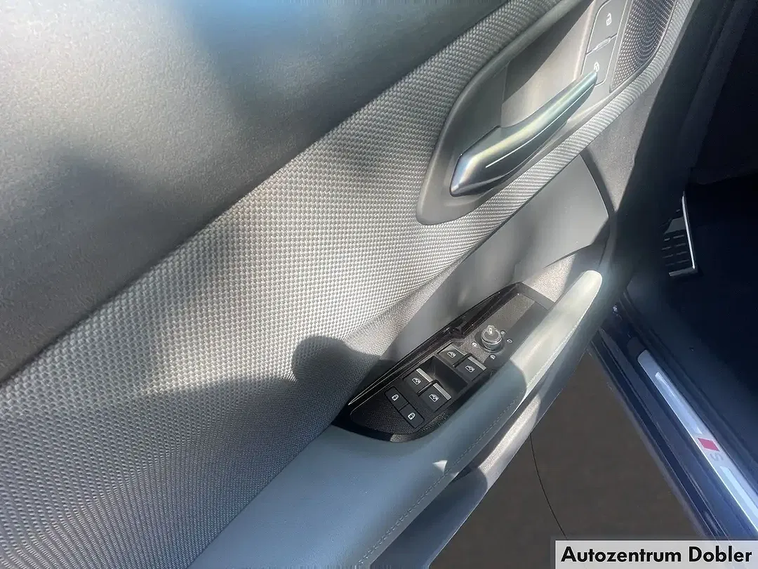 Audi Q3 - Thumbnail 11