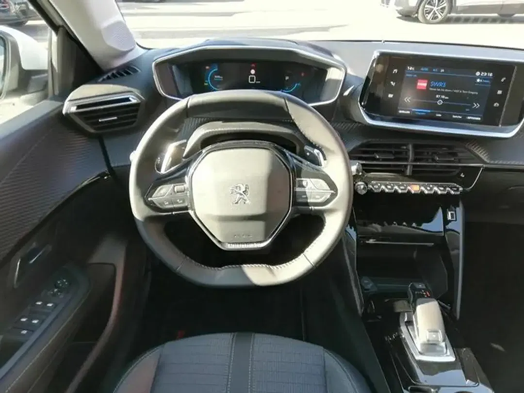 Peugeot 208 - Thumbnail 13