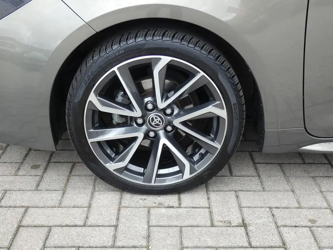 Toyota Corolla - Thumbnail 4