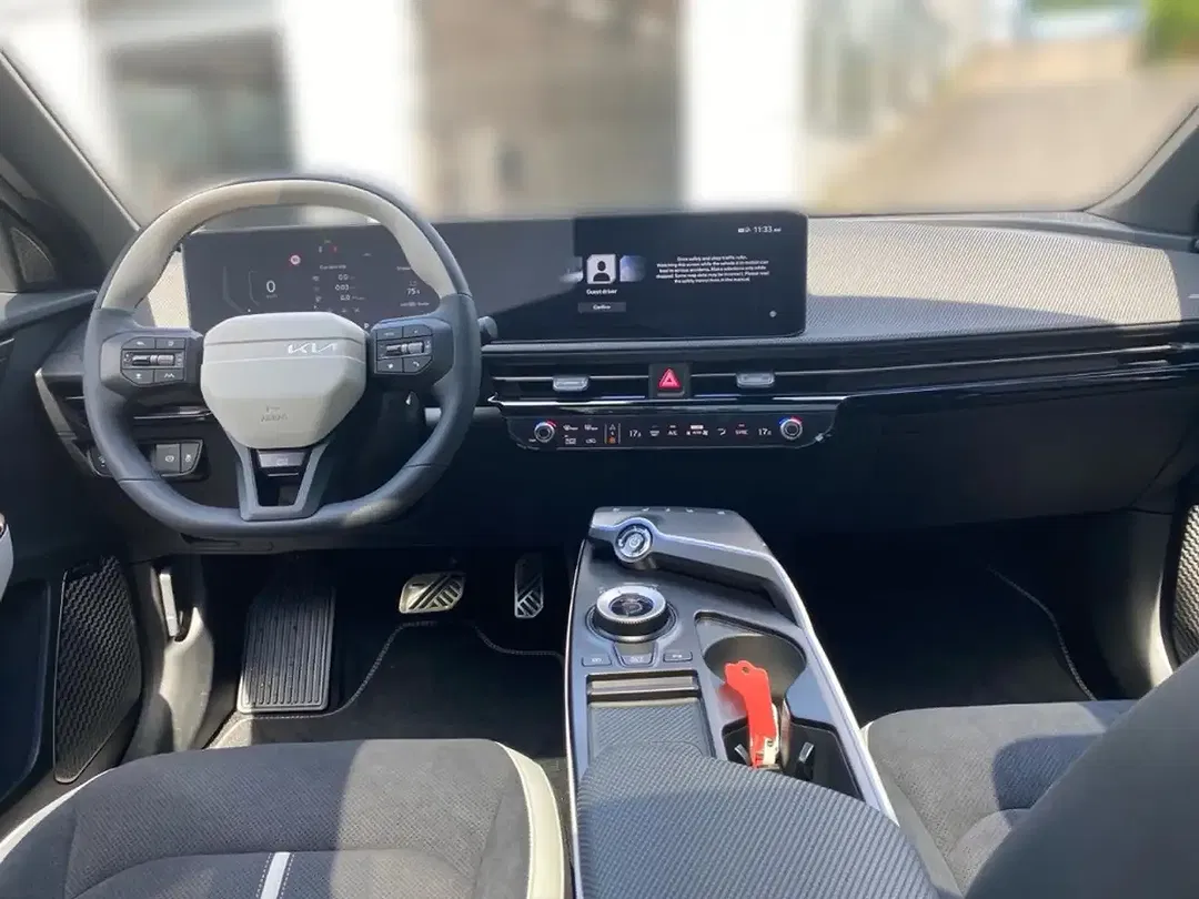 Kia EV6 - Thumbnail 10