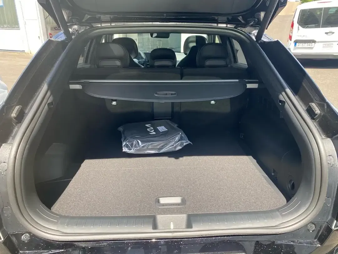 Kia EV6 - Thumbnail 12