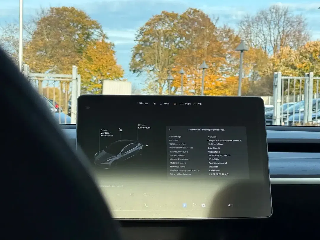 Tesla Model 3 - Thumbnail 15
