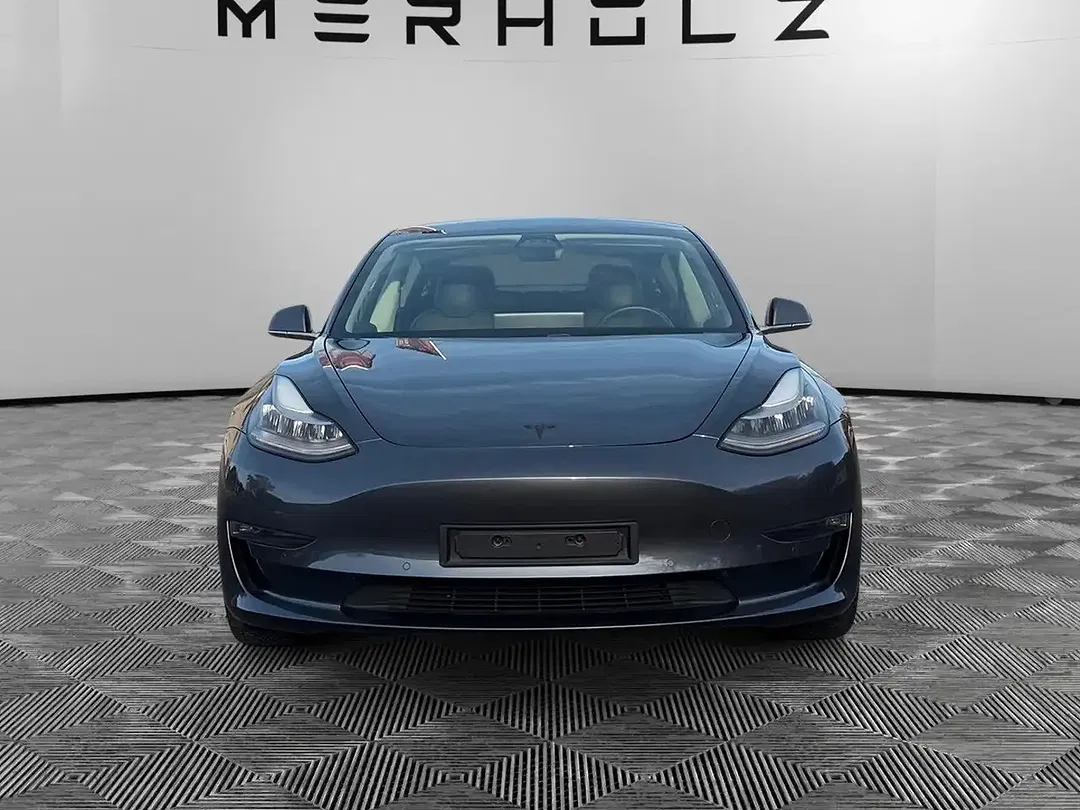 Tesla Model 3 - Thumbnail 2