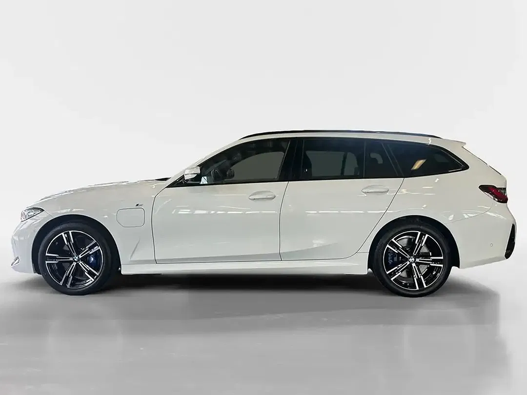 BMW 330 - Thumbnail 3