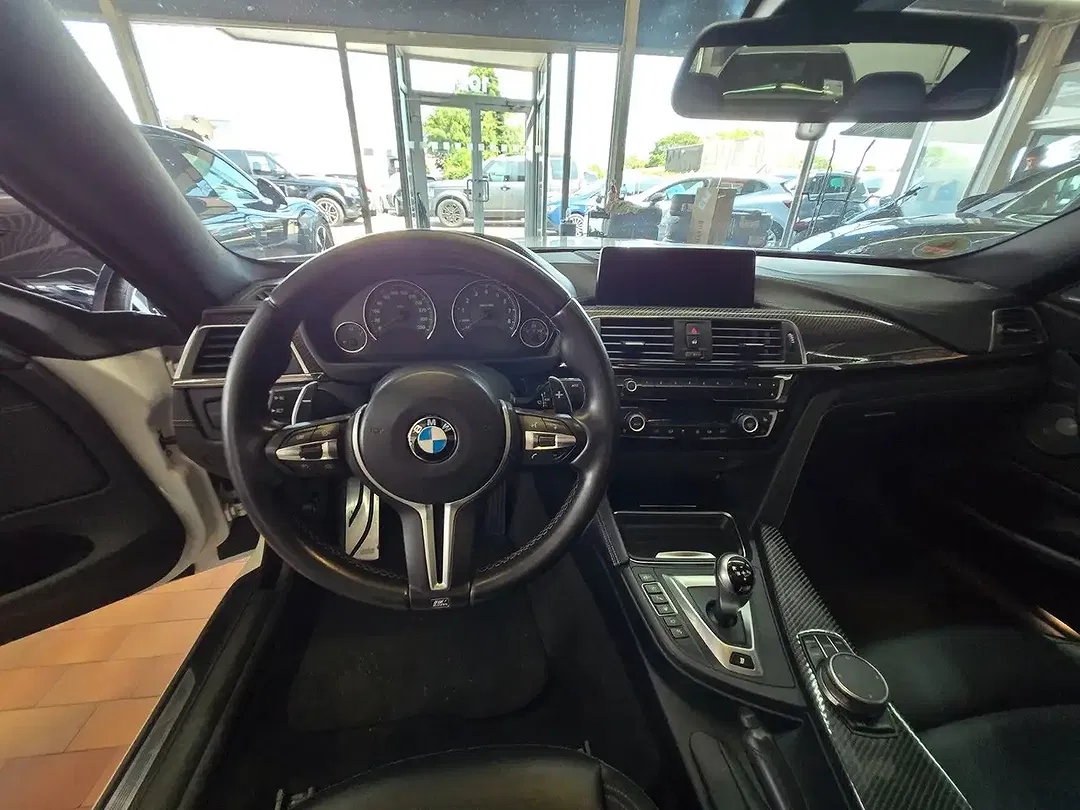 BMW M4 - Thumbnail 10