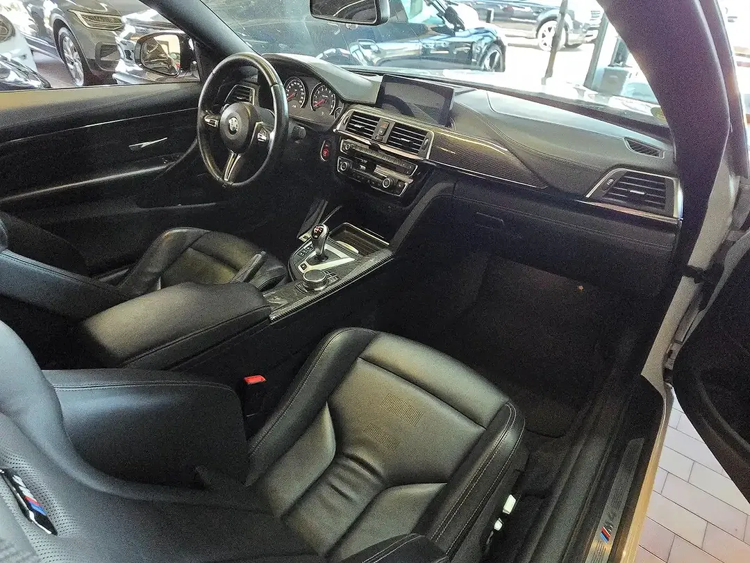 BMW M4 - Thumbnail 11