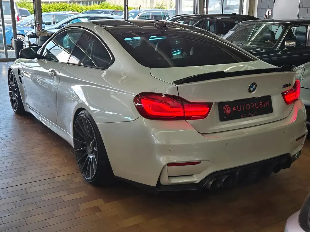 BMW M4 - Thumbnail 2