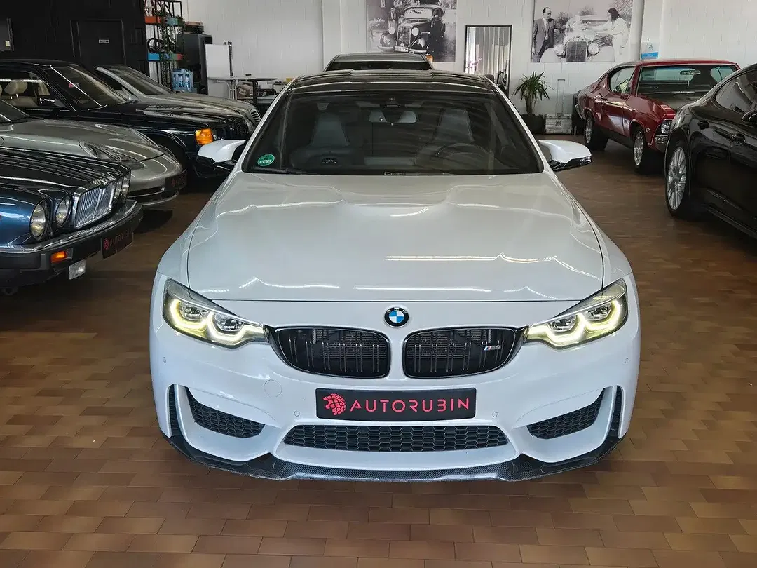 BMW M4 - Thumbnail 5