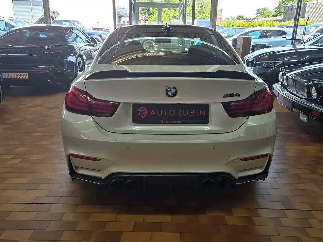 BMW M4 - Thumbnail 6
