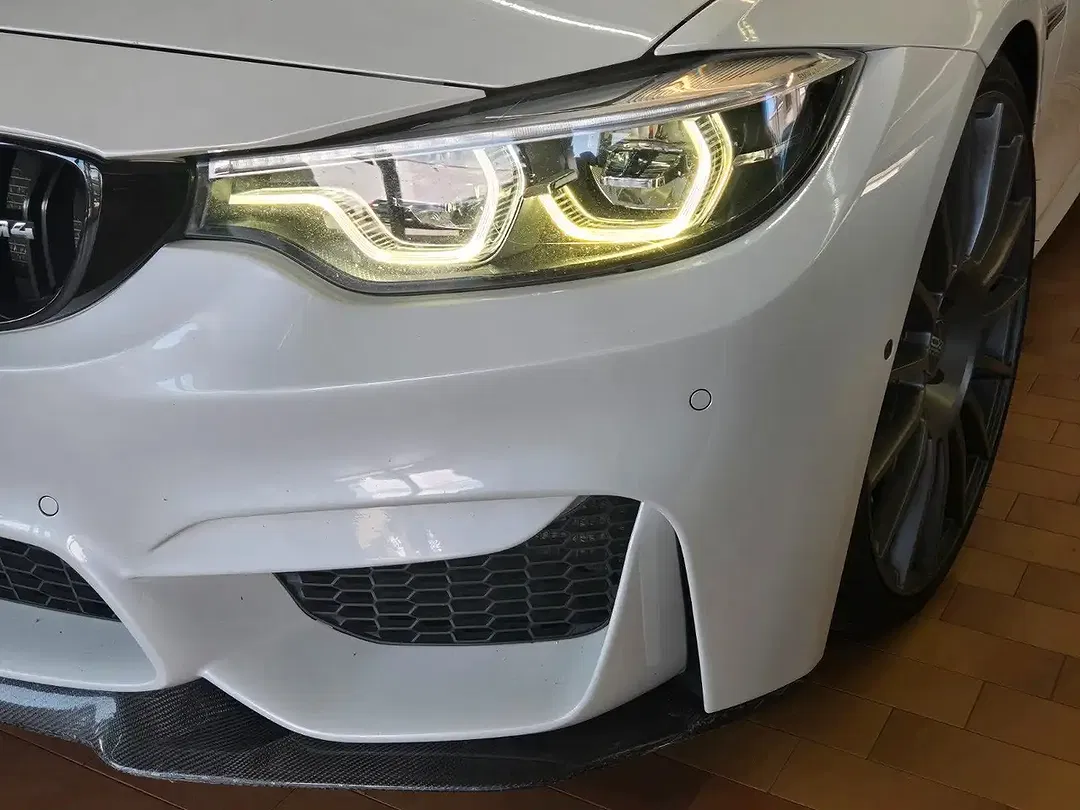 BMW M4 - Thumbnail 7