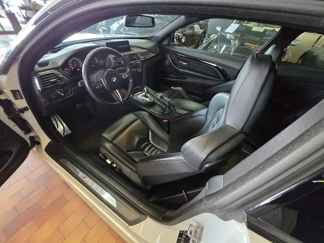BMW M4 - Thumbnail 8