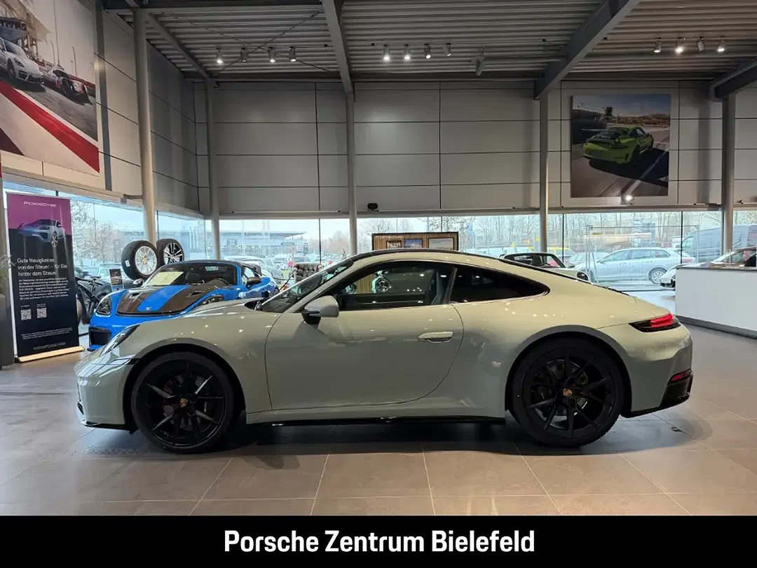 Porsche 992 - Thumbnail 2
