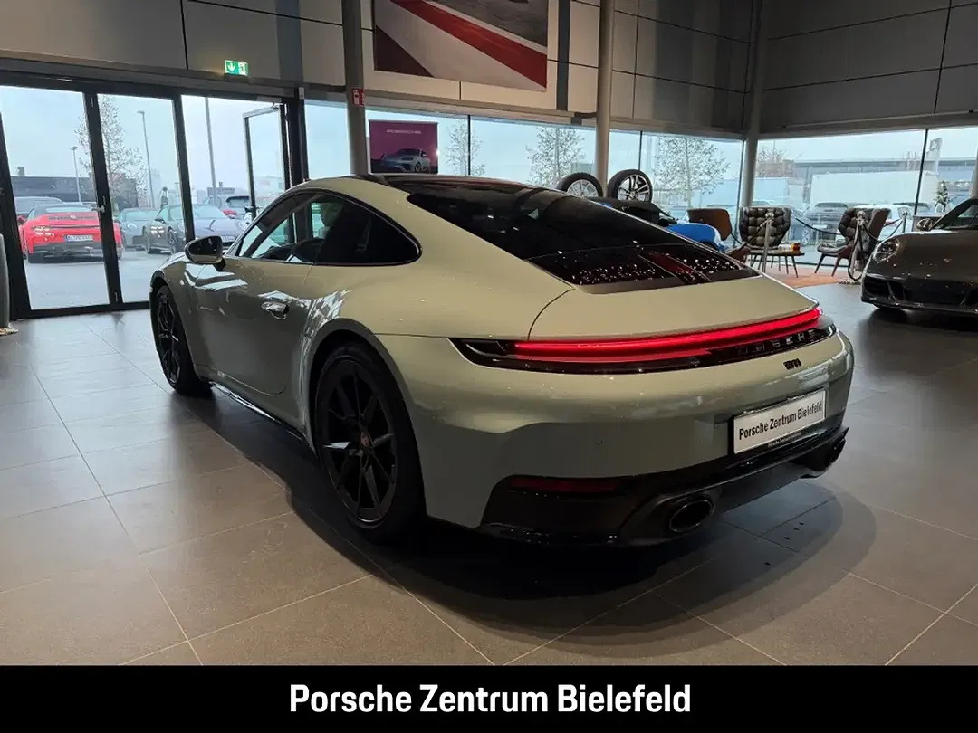 Porsche 992 - Thumbnail 3