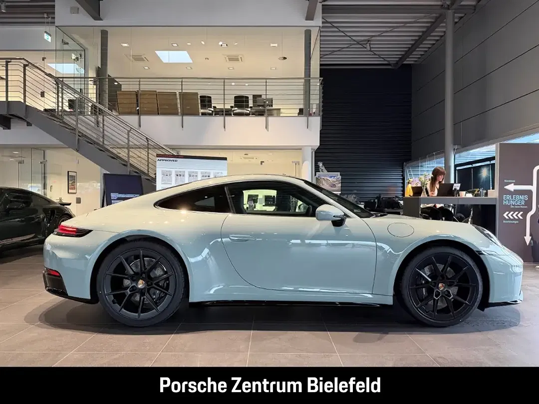 Porsche 992 - Thumbnail 7