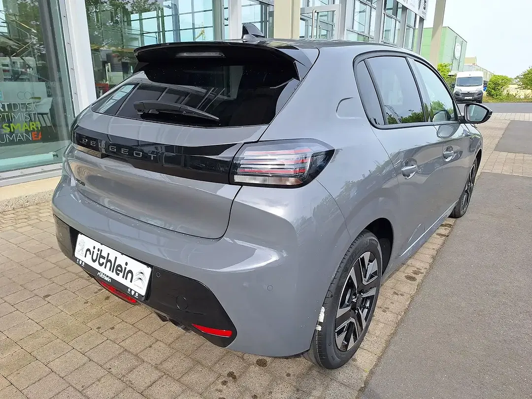 Peugeot 208 - Thumbnail 4