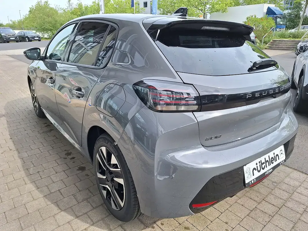 Peugeot 208 - Thumbnail 6