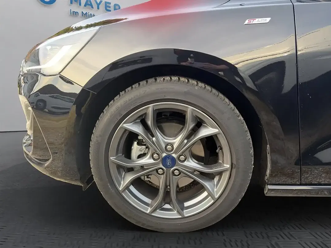 Ford Focus - Thumbnail 1