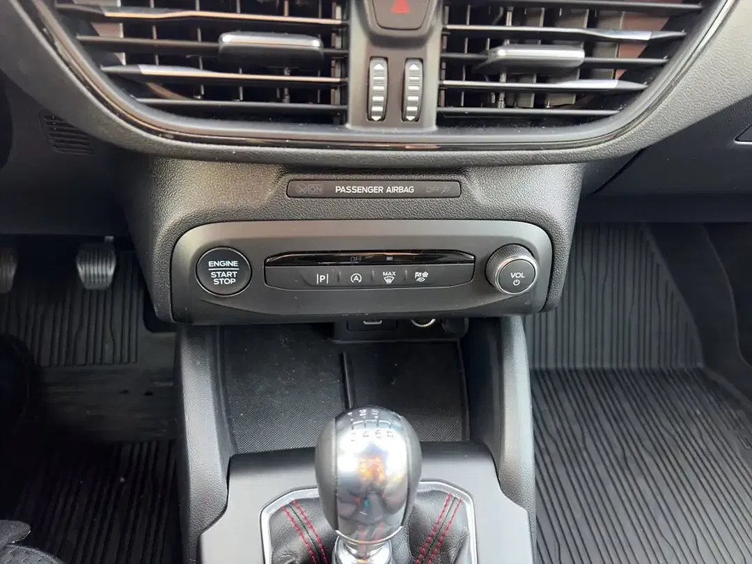 Ford Focus - Thumbnail 15