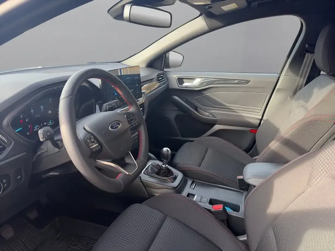 Ford Focus - Thumbnail 3