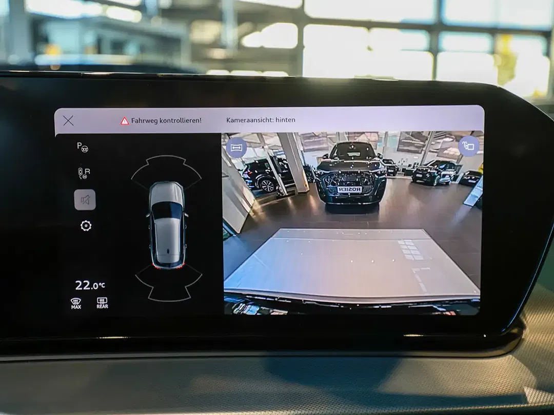 Audi Q3 - Thumbnail 14