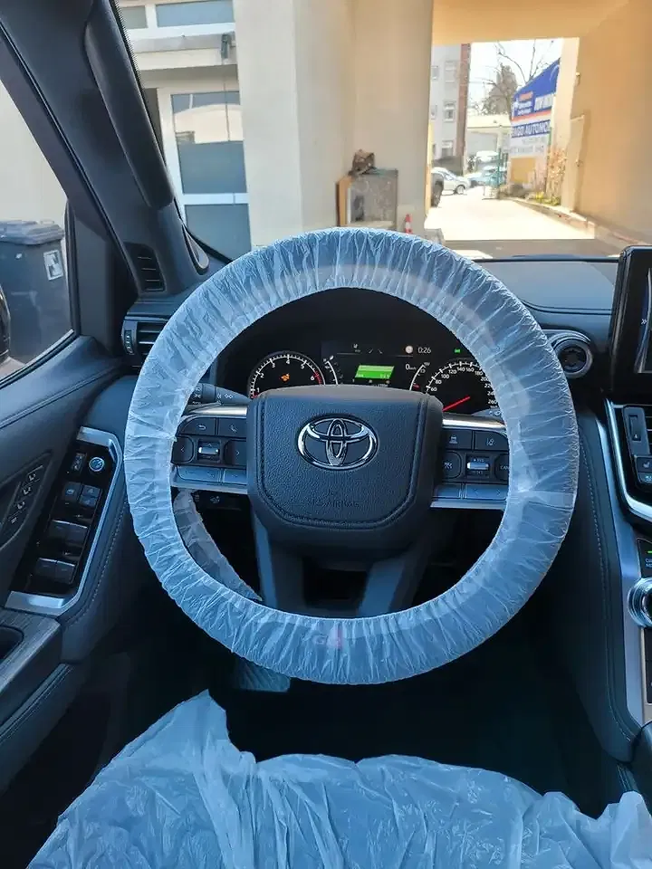Toyota Land Cruiser - Thumbnail 13