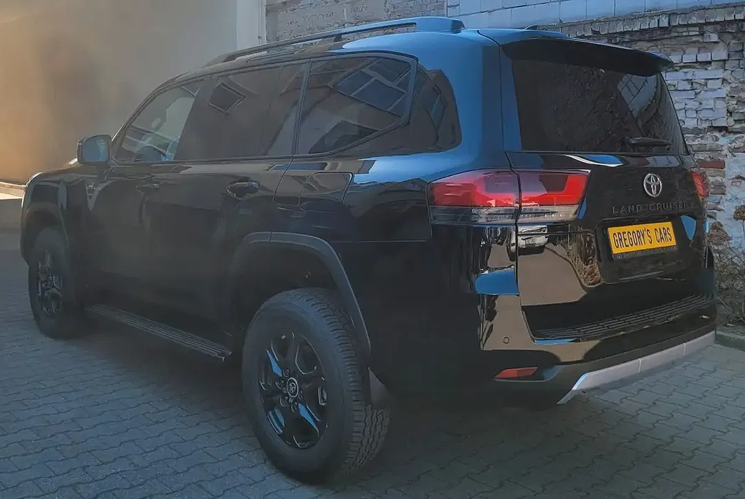 Toyota Land Cruiser - Thumbnail 6