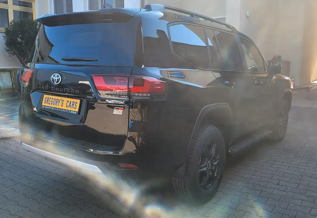 Toyota Land Cruiser - Thumbnail 8