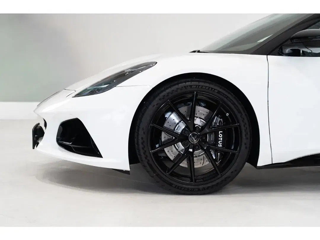 Lotus Emira - Thumbnail 5
