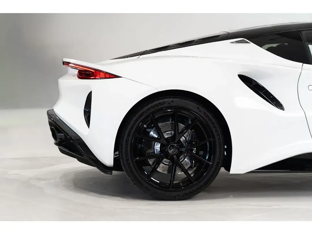 Lotus Emira - Thumbnail 6