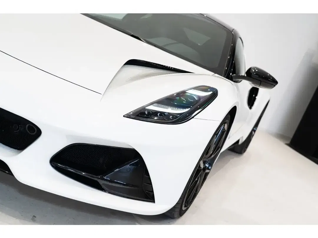Lotus Emira - Thumbnail 9