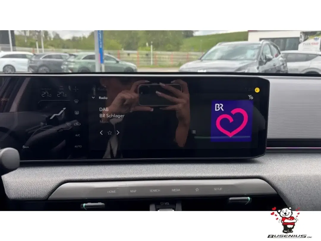 Kia EV4 - Thumbnail 11