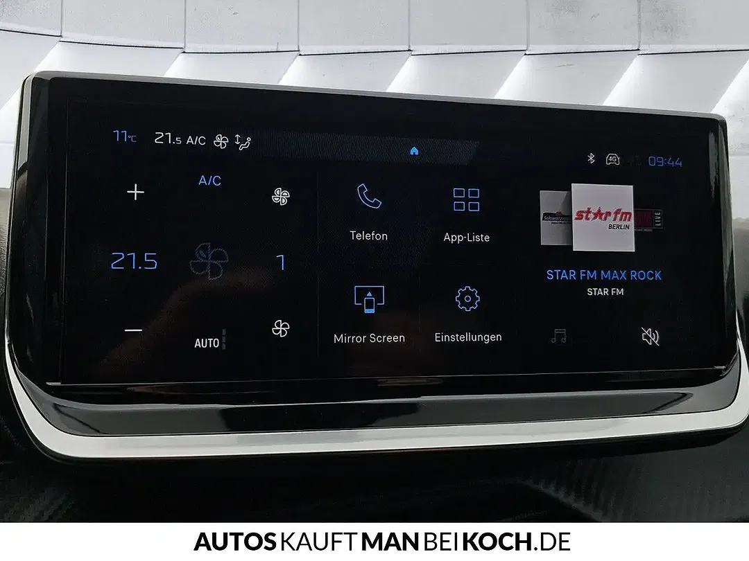 Peugeot 208 - Thumbnail 9
