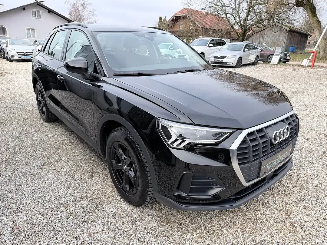 Audi Q3 - Thumbnail 3
