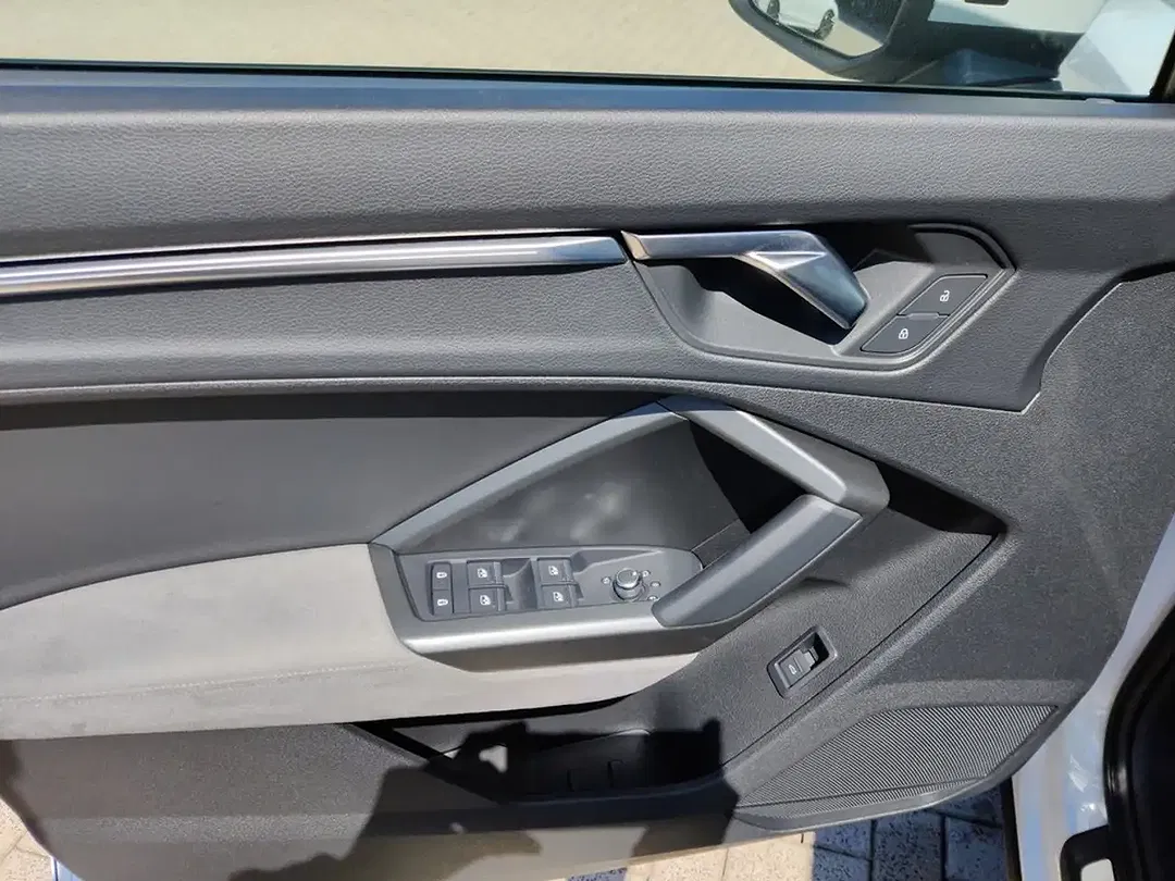 Audi Q3 - Thumbnail 10
