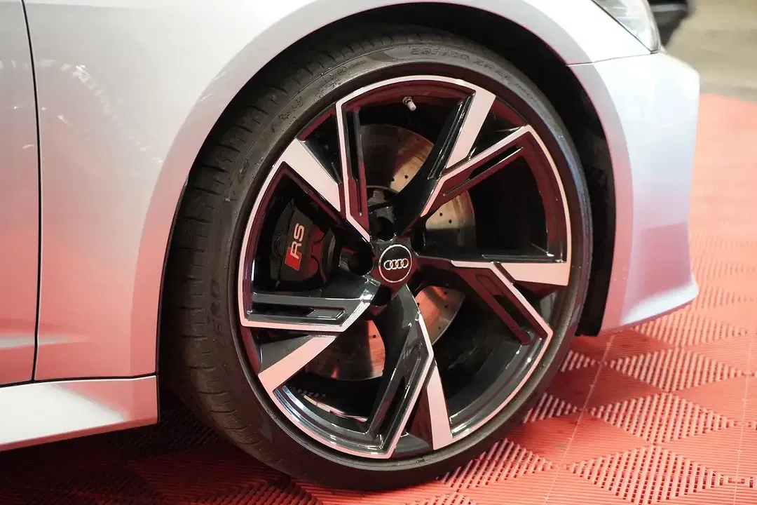 Audi RS6 - Thumbnail 9