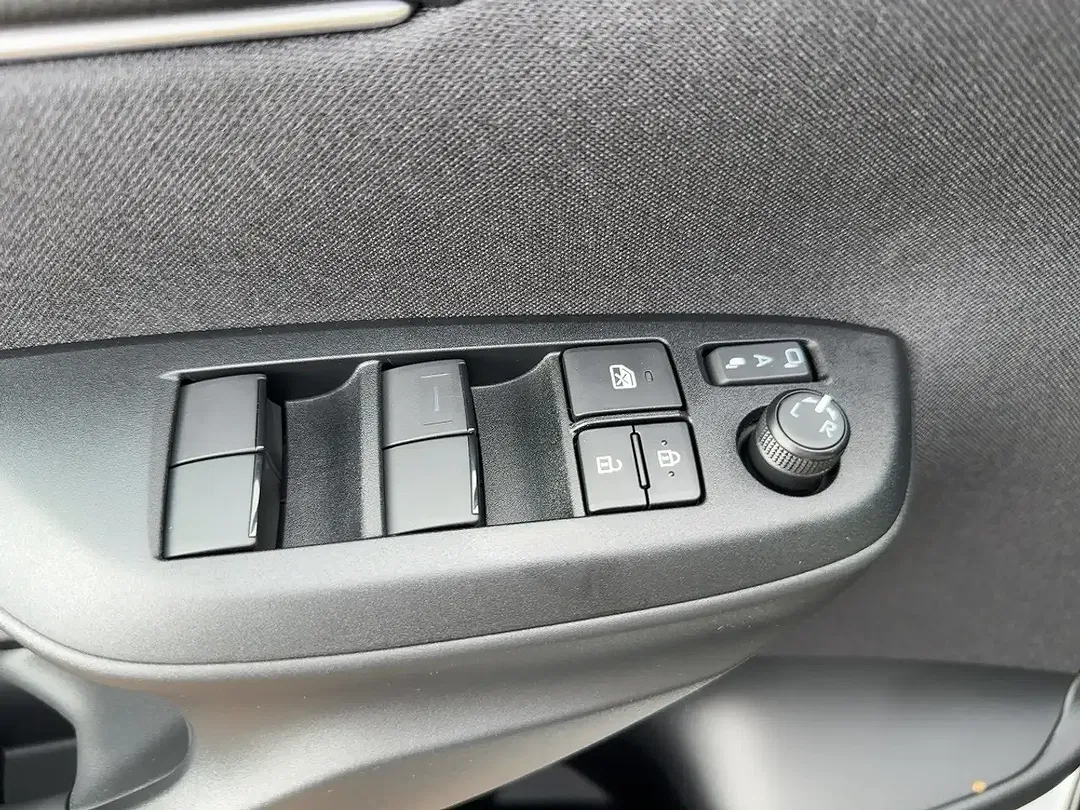Toyota Yaris - Thumbnail 13