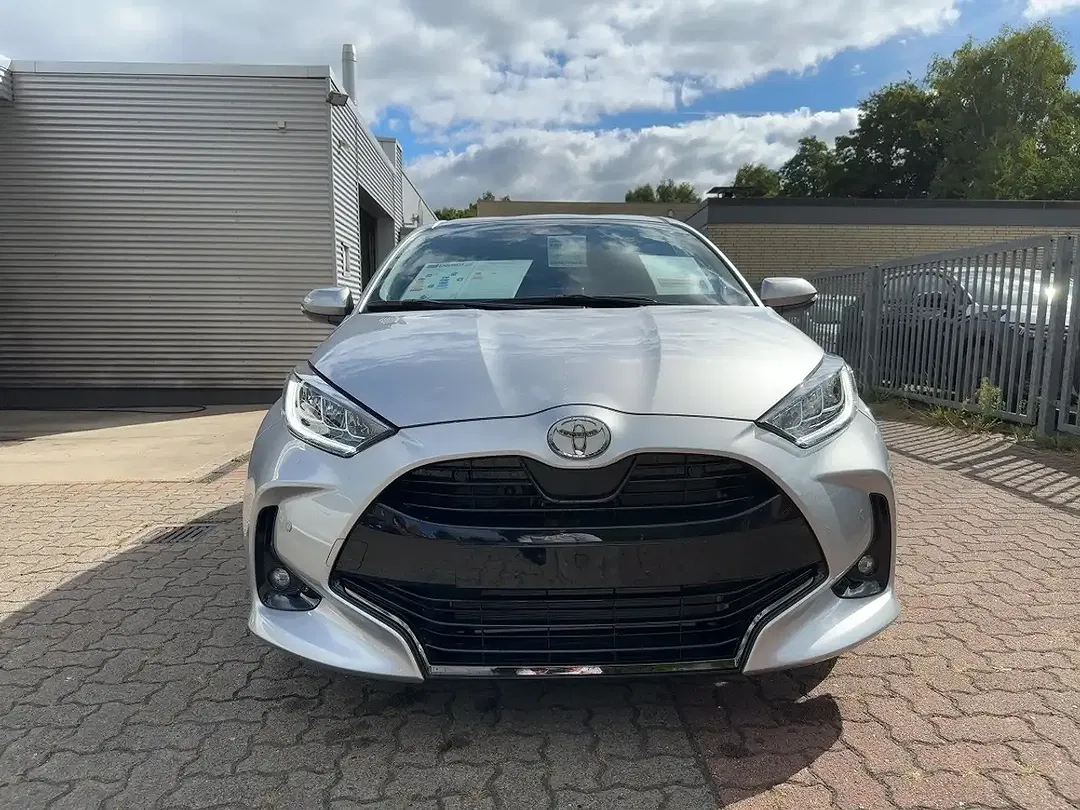 Toyota Yaris - Thumbnail 6
