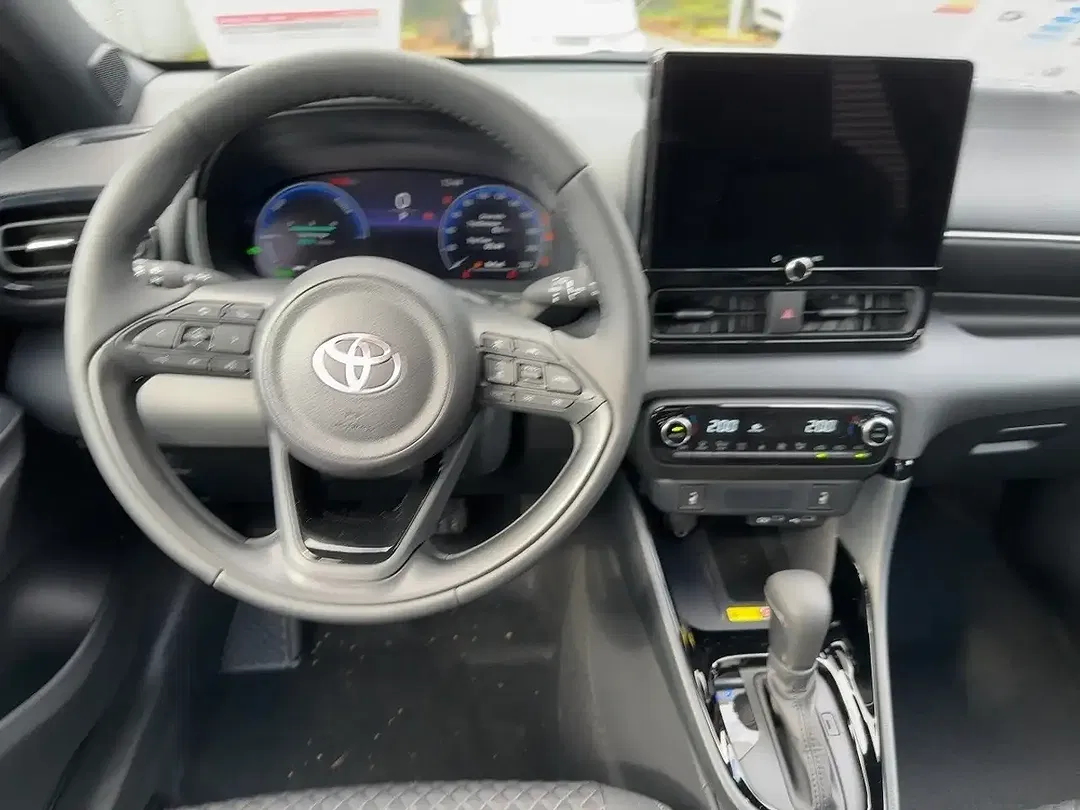 Toyota Yaris - Thumbnail 8