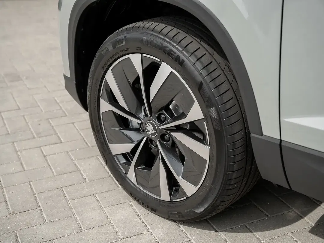 Skoda Karoq - Thumbnail 5