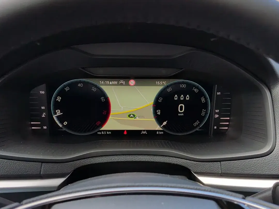 Skoda Karoq - Thumbnail 9