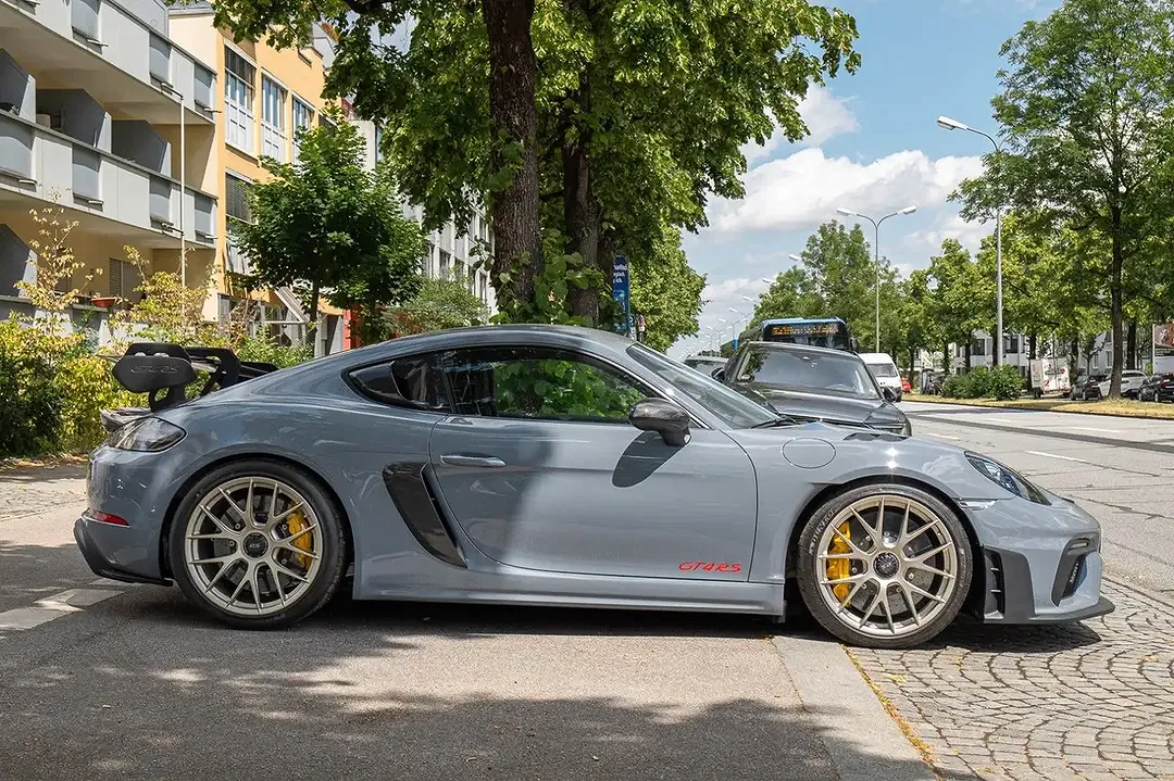 Porsche Cayman - Thumbnail 3