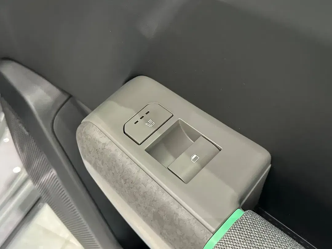 Kia EV4 - Thumbnail 9
