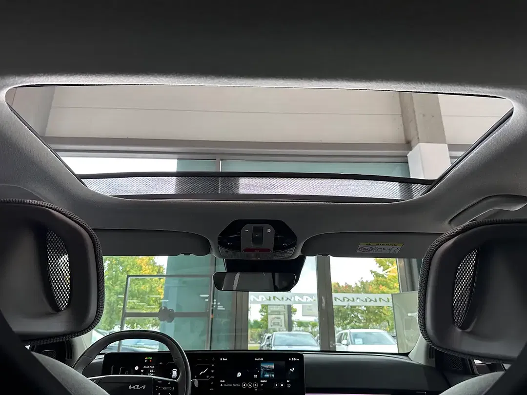 Kia EV4 - Thumbnail 6