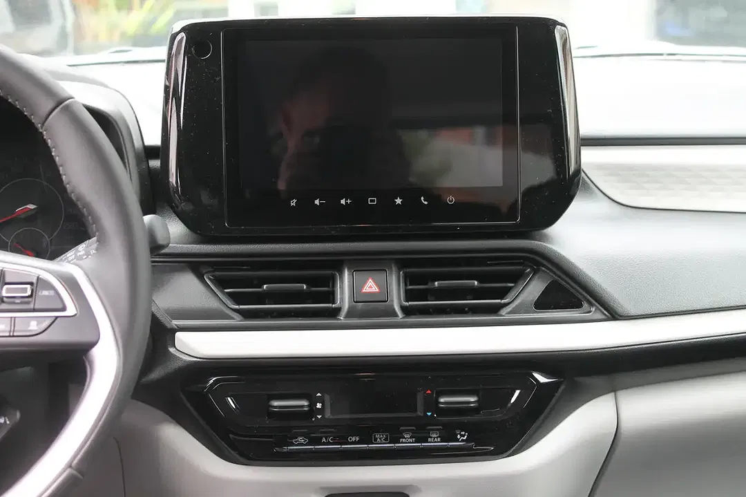 Suzuki Swift - Thumbnail 8